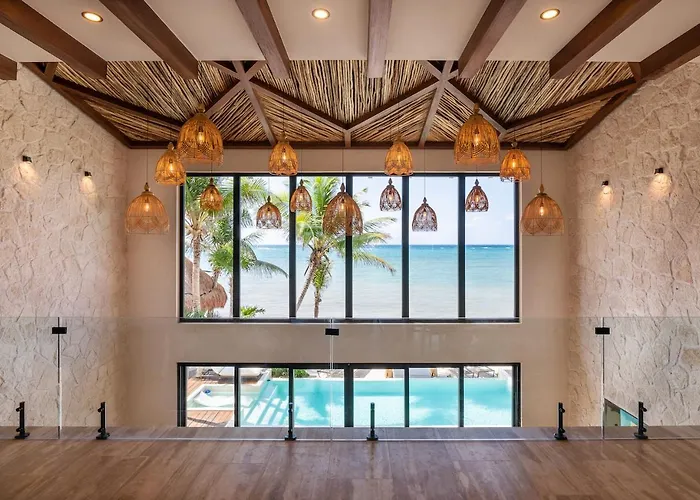 Villa Tulumar Beachfront Luxury Villa- Full Service *