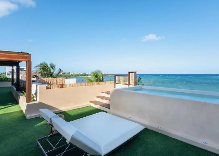 Villa Tulumar Beachfront Luxury Villa- Full Service