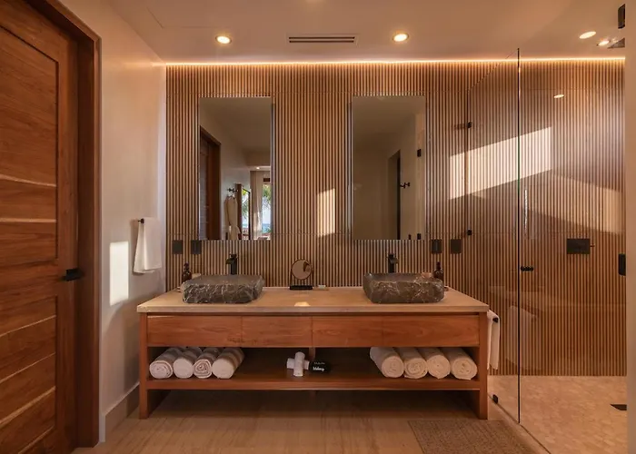 Tulumar Beachfront Luxury Villa- Full Service Villa