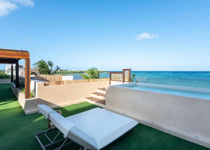 Villa Tulumar Beachfront Luxury Villa- Full Service